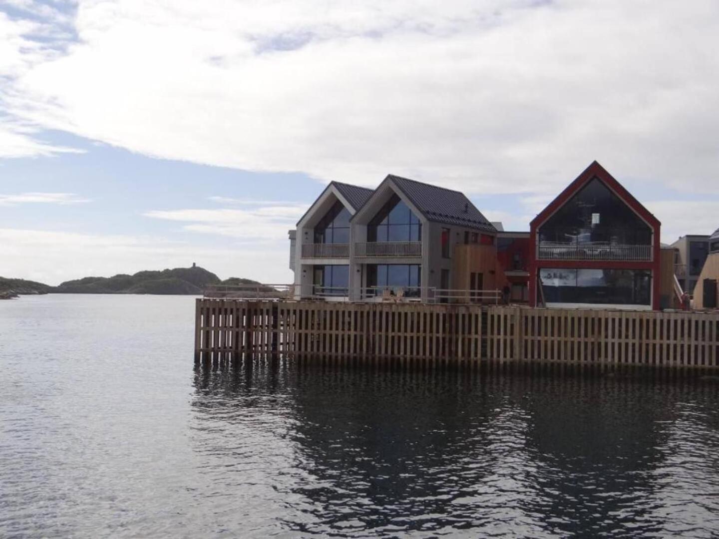 Rorbuleilighet 1J Henningsvaer Bagian luar foto