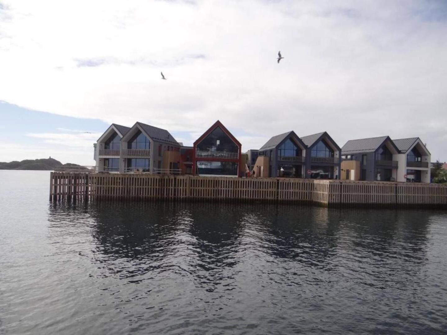 Rorbuleilighet 1J Henningsvaer Bagian luar foto