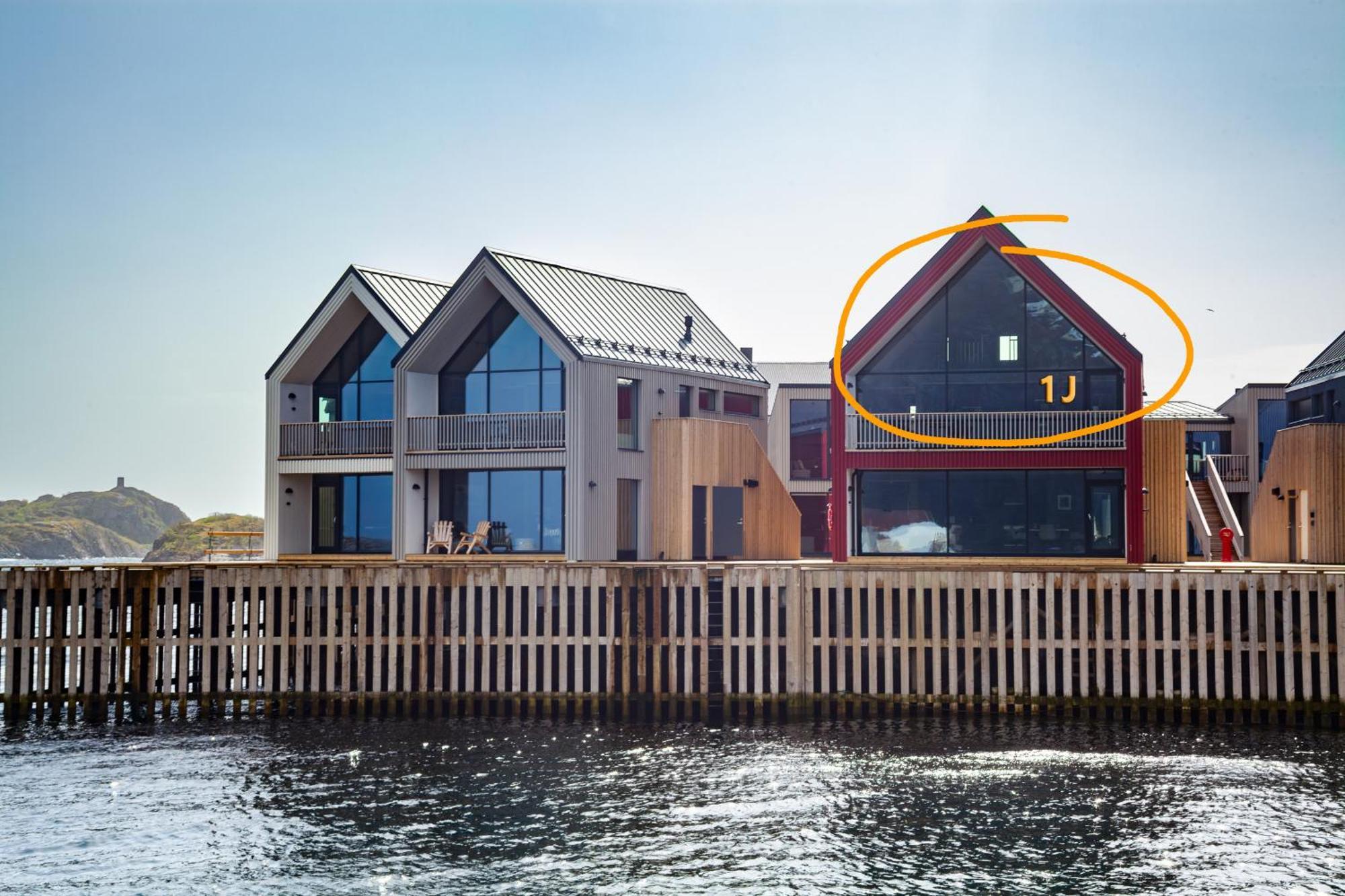 Rorbuleilighet 1J Henningsvaer Bagian luar foto